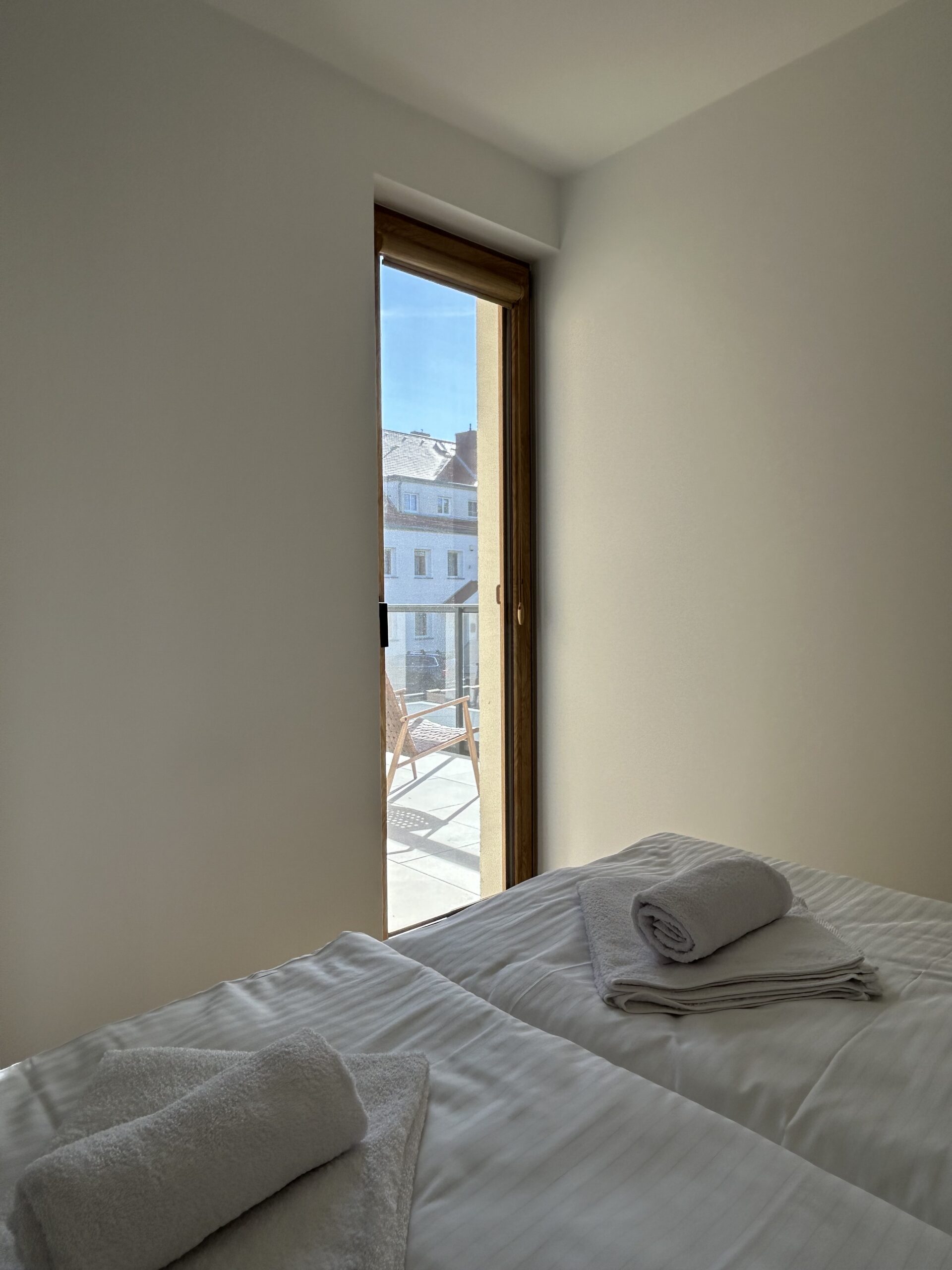 Widok na balkon z sypialni